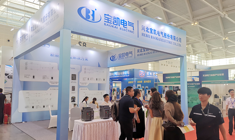 暴击行业天花板！PA旗舰厅电气硬核技术亮相天津清洁能源展，引央视记者及能源产业巨头现场“挖宝”